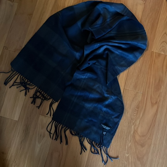 SAKS FIFTH AVENUE cashmere scarf - Picture 3 of 3